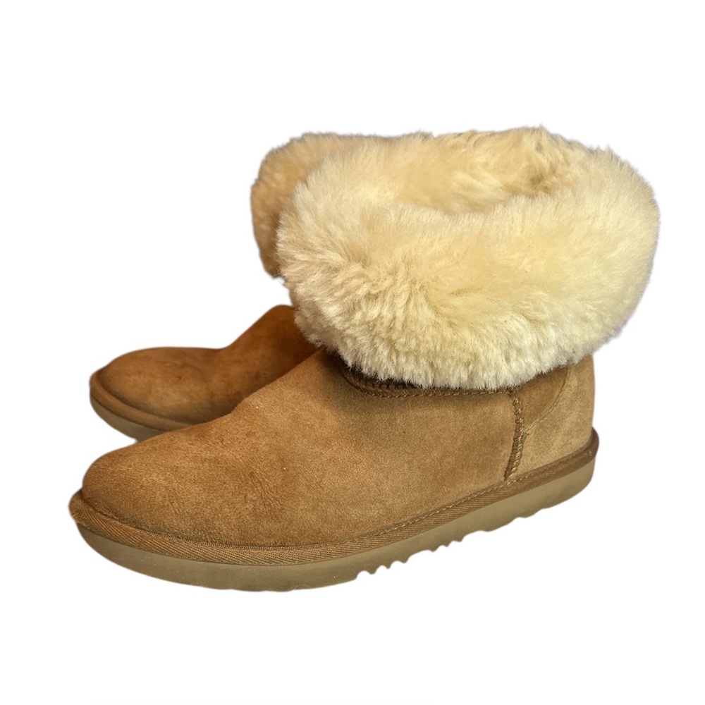 Ugg classic II boot size 6 kids in Chestnut 
S/N 1017703K